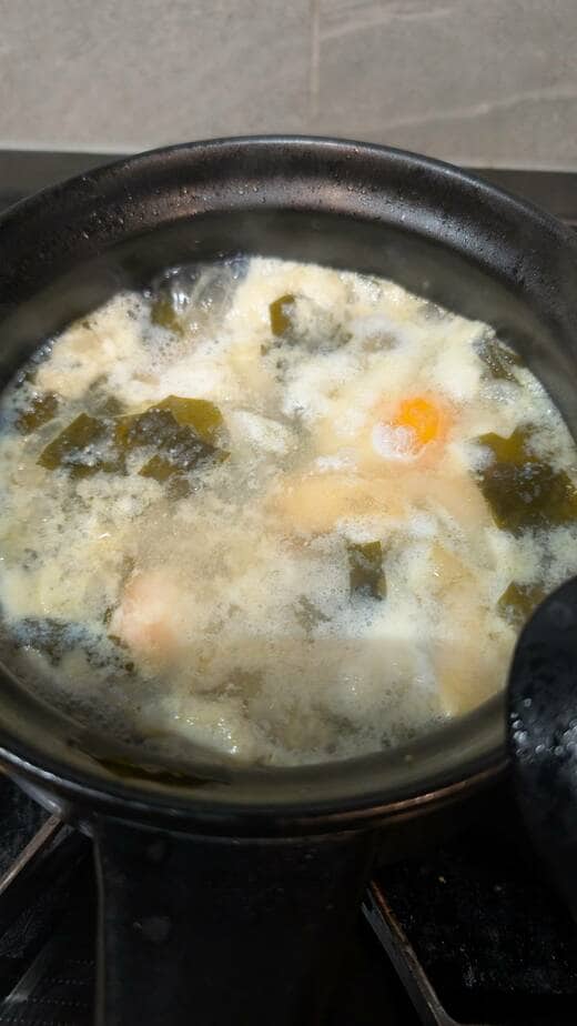 お味噌汁の卵おとし