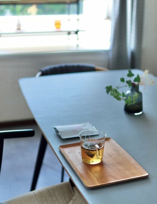 テーブルの上に置かれた紅茶