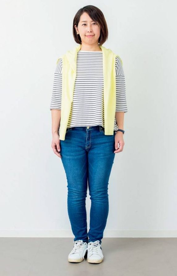 イエローカーディガンとパンツ