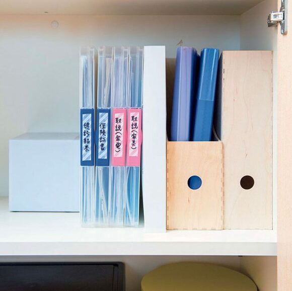 書類立てて収納