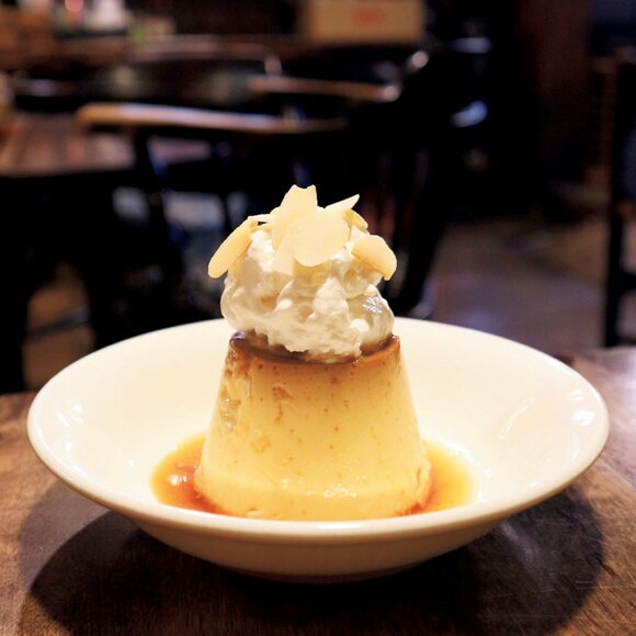 プリンに生クリーム