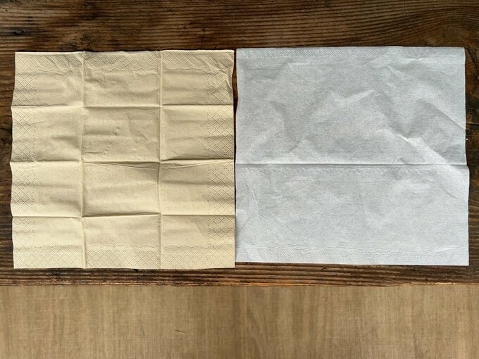 サイズはティッシュペーパーとほぼ同じくらい