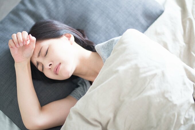 睡眠に苦しむ女性
