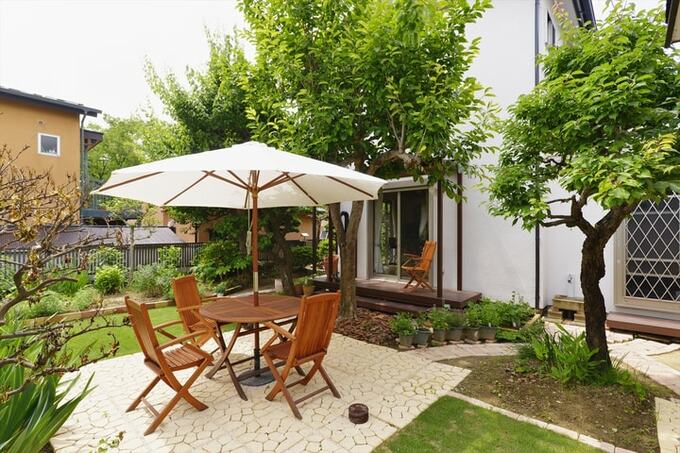 テラスを設置した庭