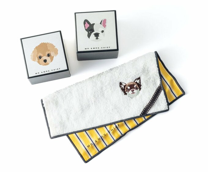 犬の刺しゅうが入ったハンカチ