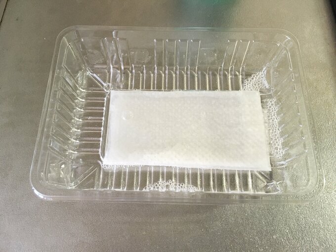 キッチンペーパーを浸す