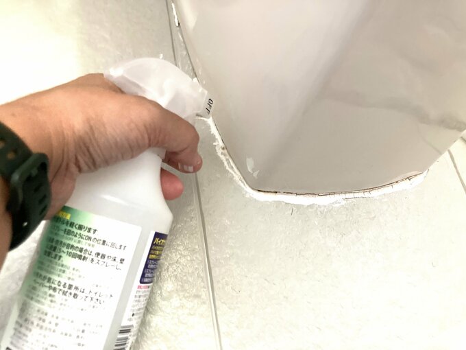 すき間にクリーナーをかけてしばらく置く