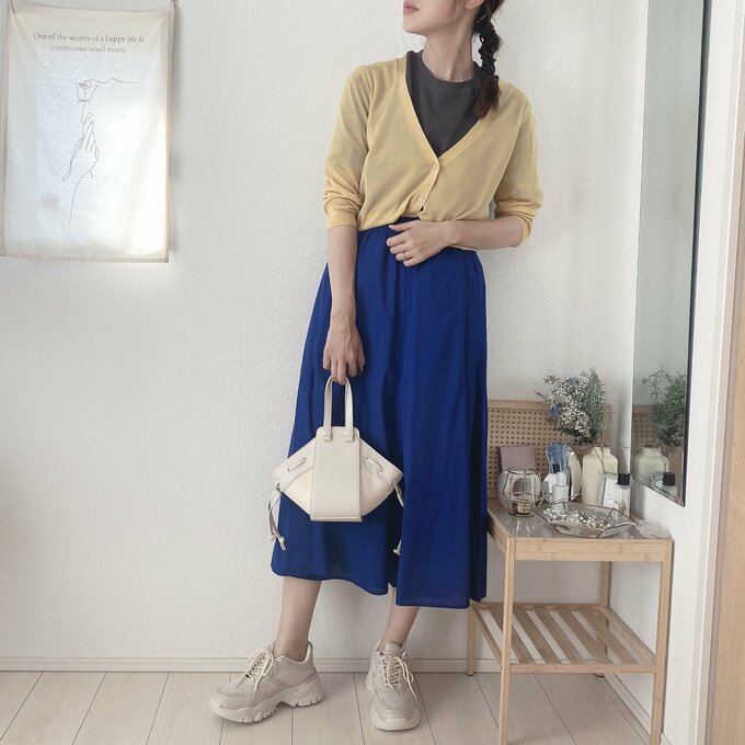 イエロー×ブルーのカラフルコーデ