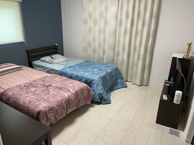 ベッドと窓の位置