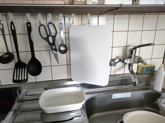 まな板は吊るして保管しています