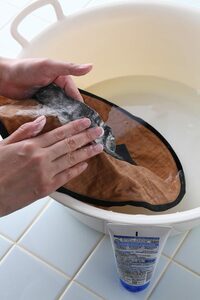 スクラブ剤で洗う