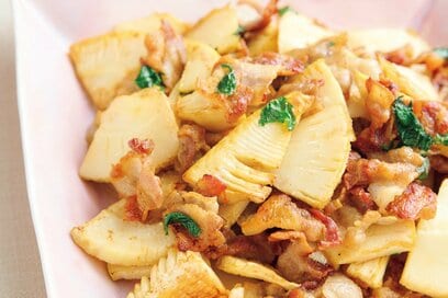 水煮で簡単「タケノコと豚の塩炒め」薬膳レシピ。青ジソと豚バラの甘みでご飯が進む