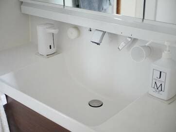 洗面台に「コーティング剤」で、新築みたいなピカピカがキープ