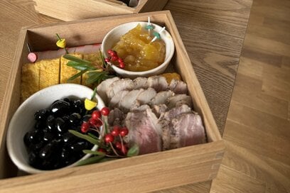 「100円おせち」を重箱につめたら意外と高見え。3人家族、手間もなく食べ残しも減った