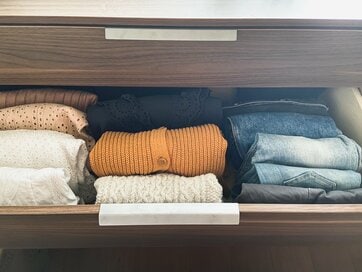 5人家族の「服の手放し方」。捨てづらい服を処分する3つのコツ