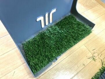 ダイソーの「人工芝」で郵便受けのプチストレスを解消。投函時の音が気にならなくなった