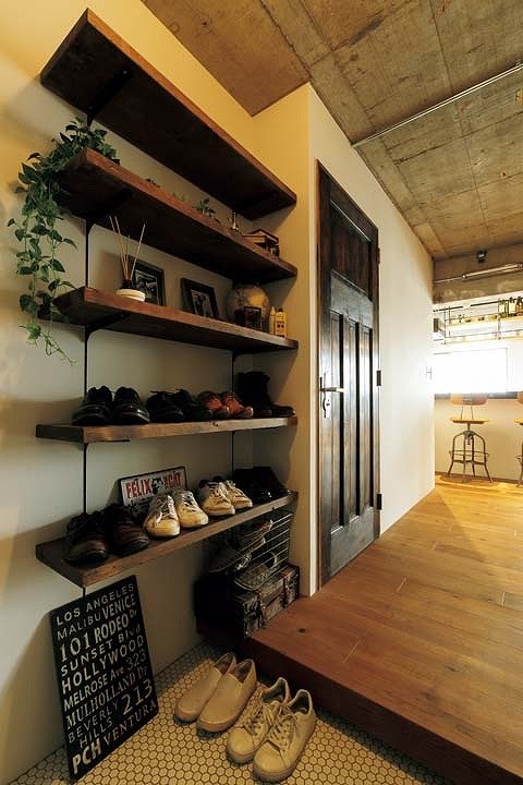 2×4材でつくったオープンな靴収納