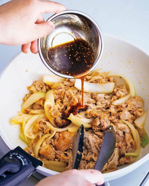 豚肉の焼き肉ダレ炒めの調理過程