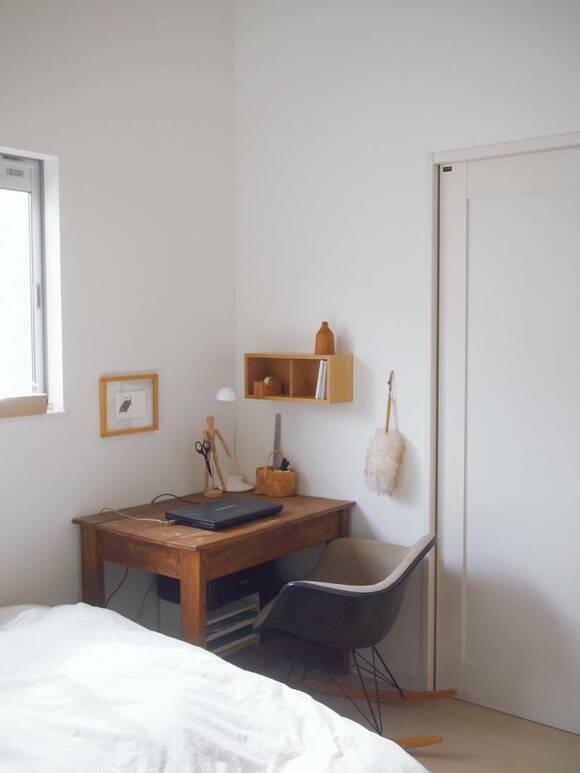 寝室にデスク