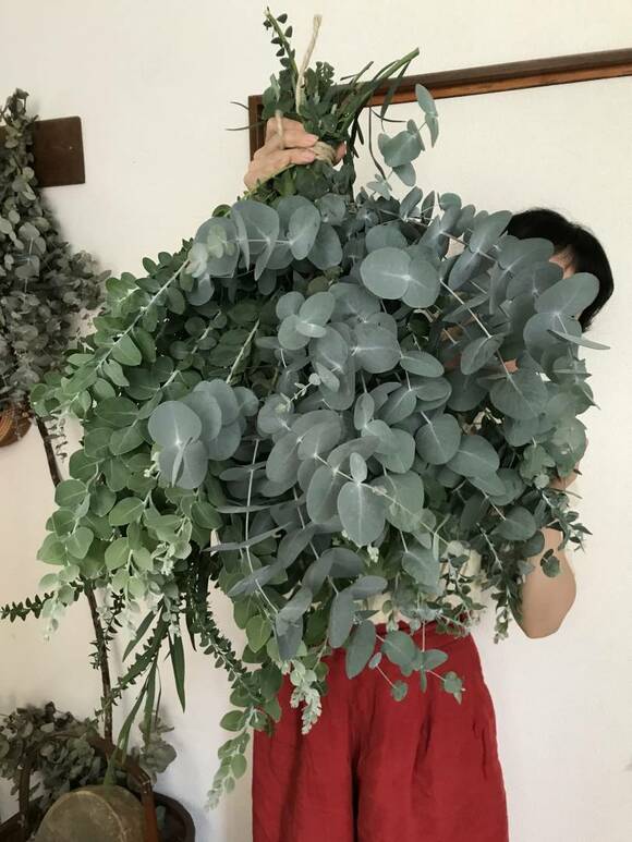 ブーケを持つ様子