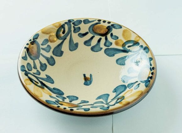 黄色と青の模様食器