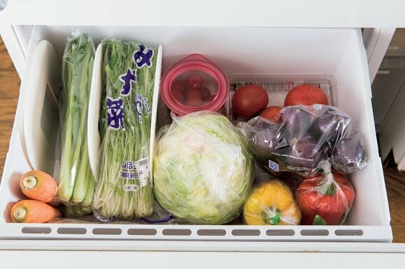 調味料や常備食材は、包装を外したり、詰め替えることですっきりと収納できます