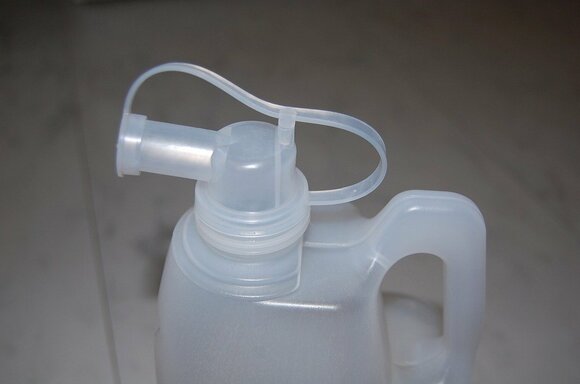 業務用ボトル専用の小分けキャップ