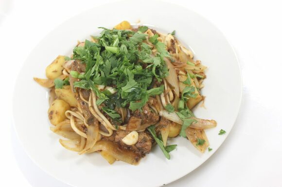 サバ缶とトマト缶の焼きうどん