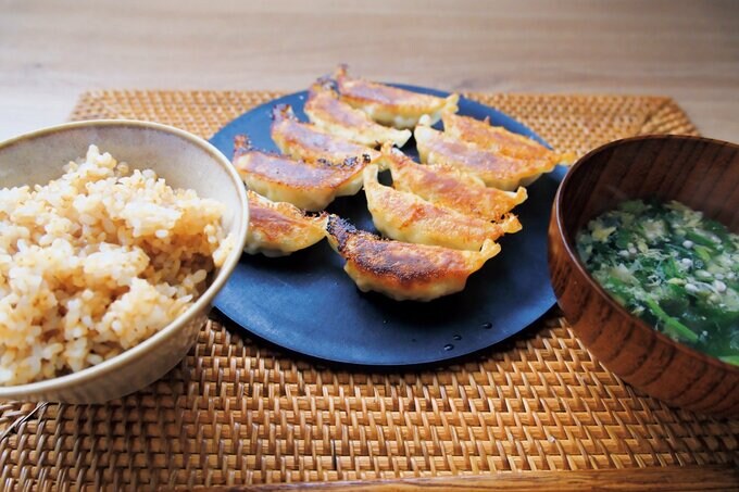 餃子とねばねばスープ、ご飯