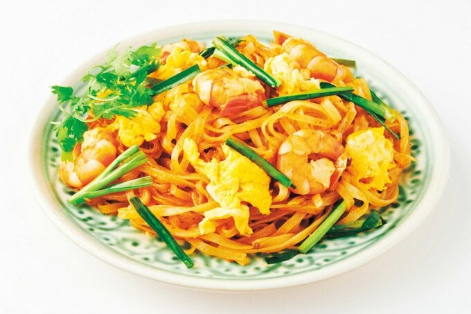 お皿に盛られたパッタイ