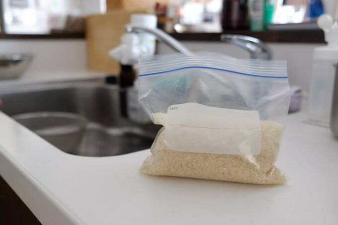 ジッパーつき保存袋にお米