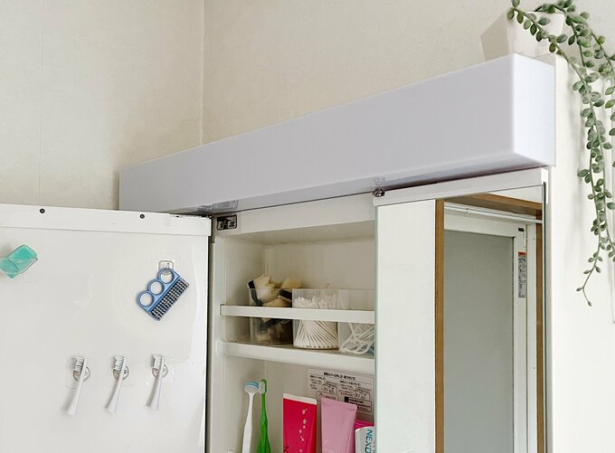 洗面所の鏡裏に古いスポンジを収納