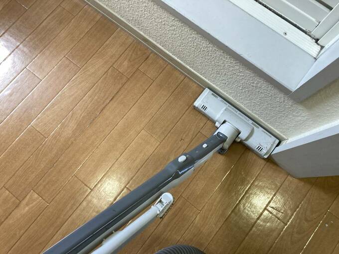 すみの掃除機がけ