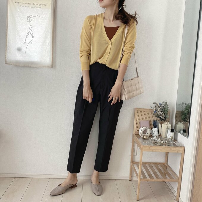 カーディガンをトップス風に