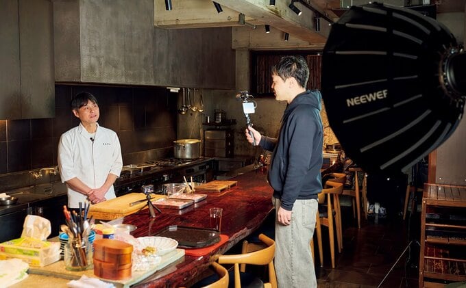 笠原将弘さんのYouTubeチャンネル「料理のほそ道」を撮影している様子