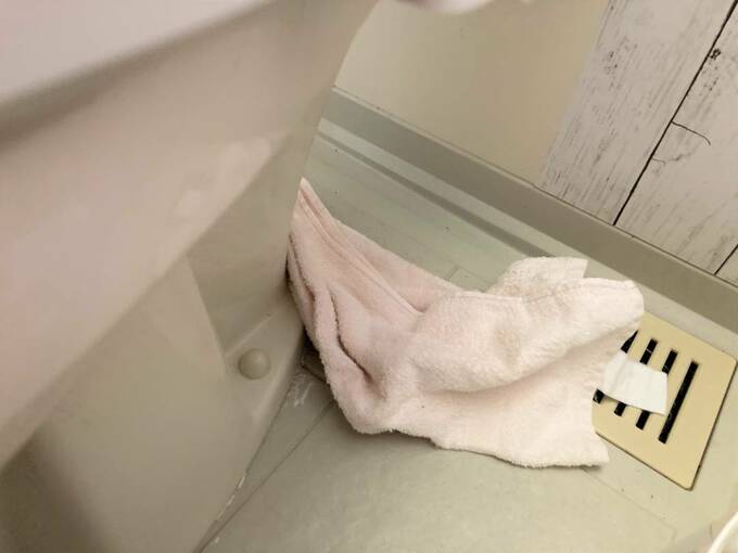 便器の下に雑巾