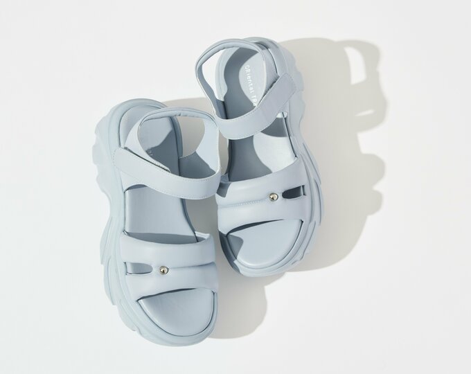 水色の厚底サンダル