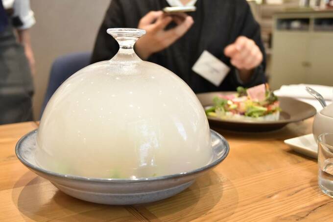 スモークに包まれたハンバーグ