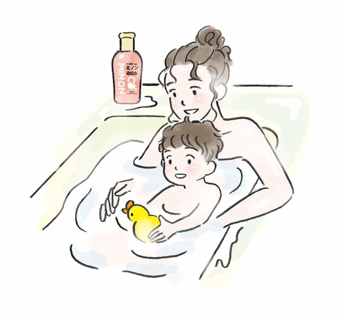 入浴する親子