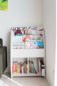 リビングの本棚は大人も子どもも片づけやすく