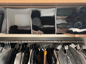 重い服は手放し、収納ケースも見直し。50代「あっという間に終わる」衣替え術