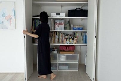 「リビング学習」がスムーズになる収納の工夫。細かくわけすぎないから子ども自身が片付ける