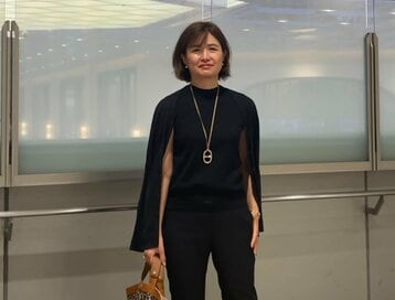 50代、夏から秋の「スイッチコーデ」アイデア3つ。季節感は小物でコントロール