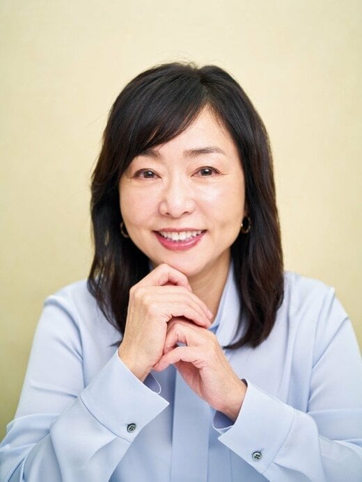 笑顔を見せる美容ジャーナリストの天野佳代子さん