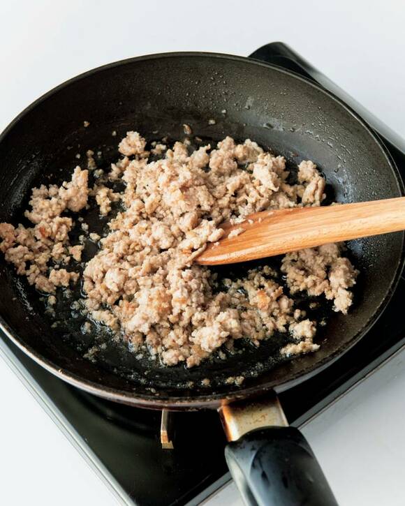 ひき肉を2分ほど炒める