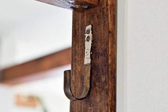 角材の下部にフックを付ける