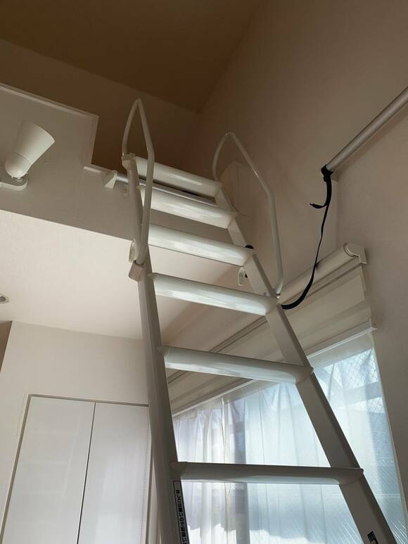 ロフトへの階段