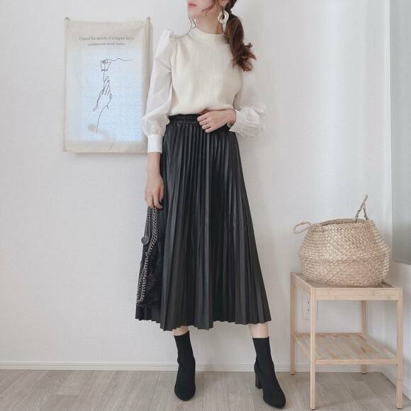 レザースカートコーデ