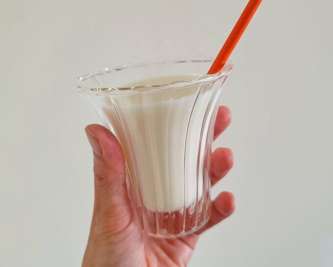 「スターバックス トロピカルフルーツミックス with マンゴープディング」をグラスに注いでみました