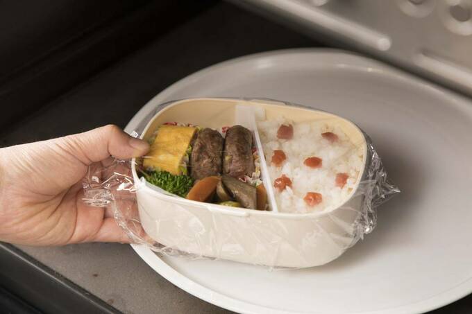 お弁当をレンジへ